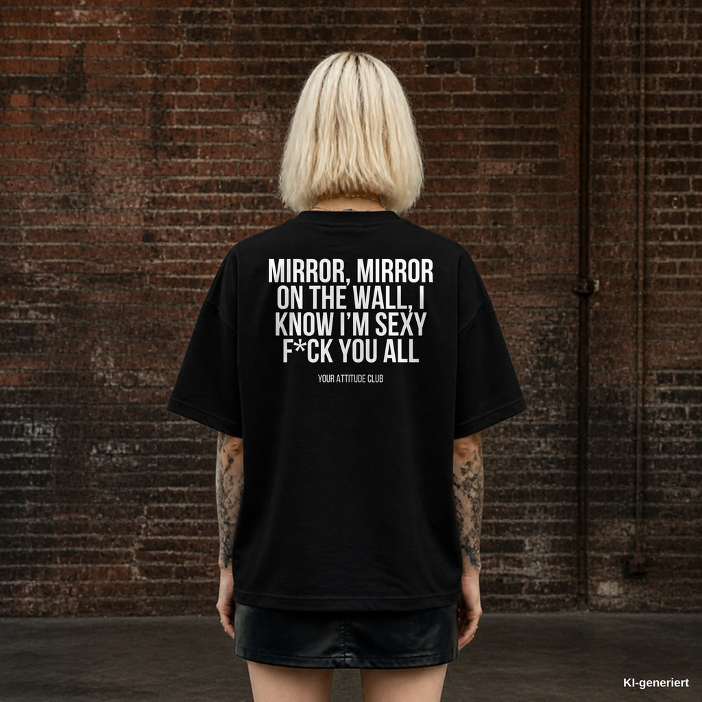 MIRROR, MIRROR ON THE WALL, I KNOW I’M SEXY F*CK YOU ALL – schwarzes Oversize T-Shirt mit weißem Backprint, Damen