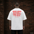 MIRROR, MIRROR ON THE WALL, I KNOW I’M SEXY F*CK YOU ALL – weißes Oversize T-Shirt mit rotem Backprint, Herren