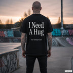I NEED A HUG – schwarzes Oversize T-Shirt mit weißem Backprint, Herren im Skatepark