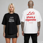 LET’S SHARE A CIGARETTE – Oversize T-Shirt mit Frontprint (Frau, Schwarz) und Backprint (Mann, Weiß)