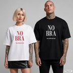 NO BRA – Oversize T-Shirt mit Frontprint, Frau in Weiß mit rotem und Mann in Schwarz mit weißem Aufdruck