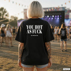 YOU HOT AS FUCK – schwarzes Oversize Shirt mit weißem Backprint auf dem Festival