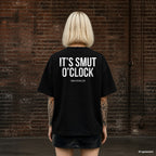 IT’S SMUT O’CLOCK – schwarzes Oversize T-Shirt mit weißem Backprint, Damen