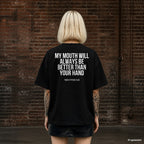 MY MOUTH WILL ALWAYS BE BETTER THAN YOUR HAND – schwarzes Oversize T-Shirt mit weißem Backprint, Damen