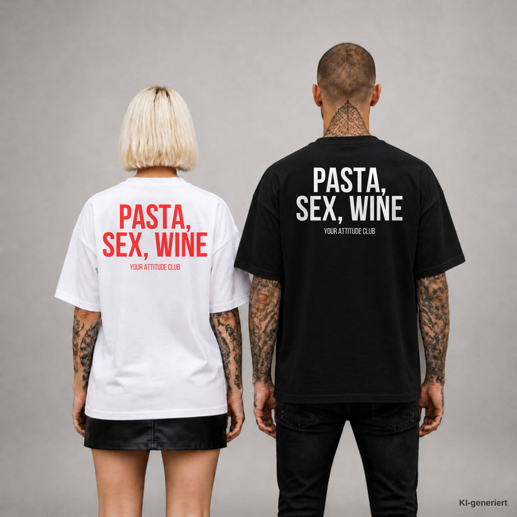 PASTA, SEX, WINE – Oversize T-Shirt Unisex mit Backprint, Frau in Weiß mit rotem und Mann in Schwarz mit weißem Aufdruck