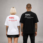 PEOPLE. ABSOLUTE NIGHTMARE, WOULD NOT RECOMMEND. – Oversize T-Shirt Unisex mit Backprint, Frau in Weiß mit rotem und Mann in Schwarz mit weißem Aufdruck