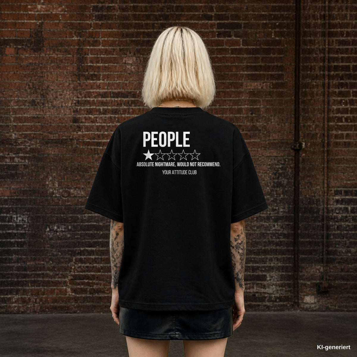 PEOPLE. ABSOLUTE NIGHTMARE, WOULD NOT RECOMMEND. – schwarzes Oversize T-Shirt mit weißem Backprint, Damen