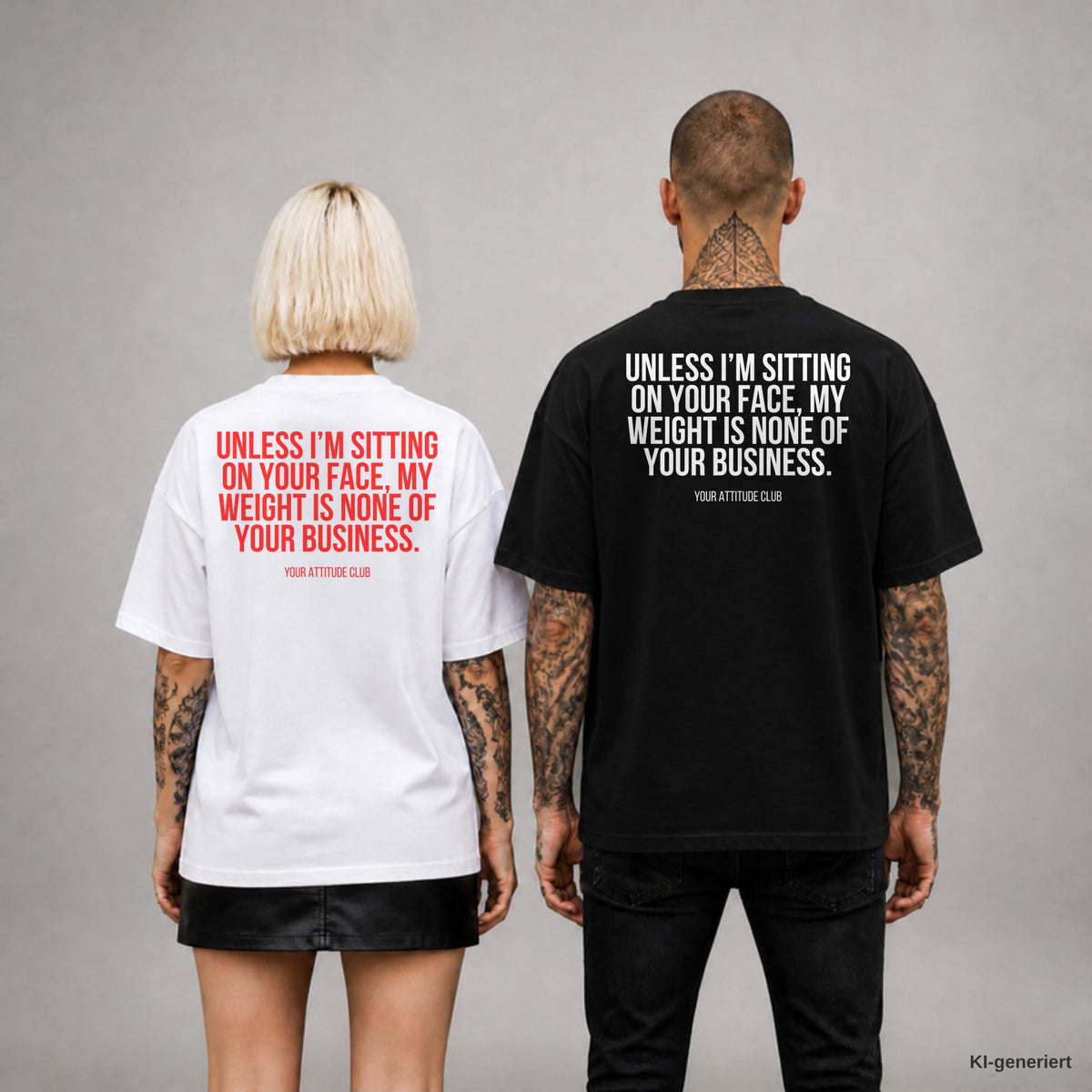 UNLESS I’M SITTING ON YOUR FACE, MY WEIGHT IS NONE OF YOUR BUSINESS. – Oversize T-Shirt Unisex mit Backprint, Frau in Weiß mit rotem und Mann in Schwarz mit weißem Aufdruck