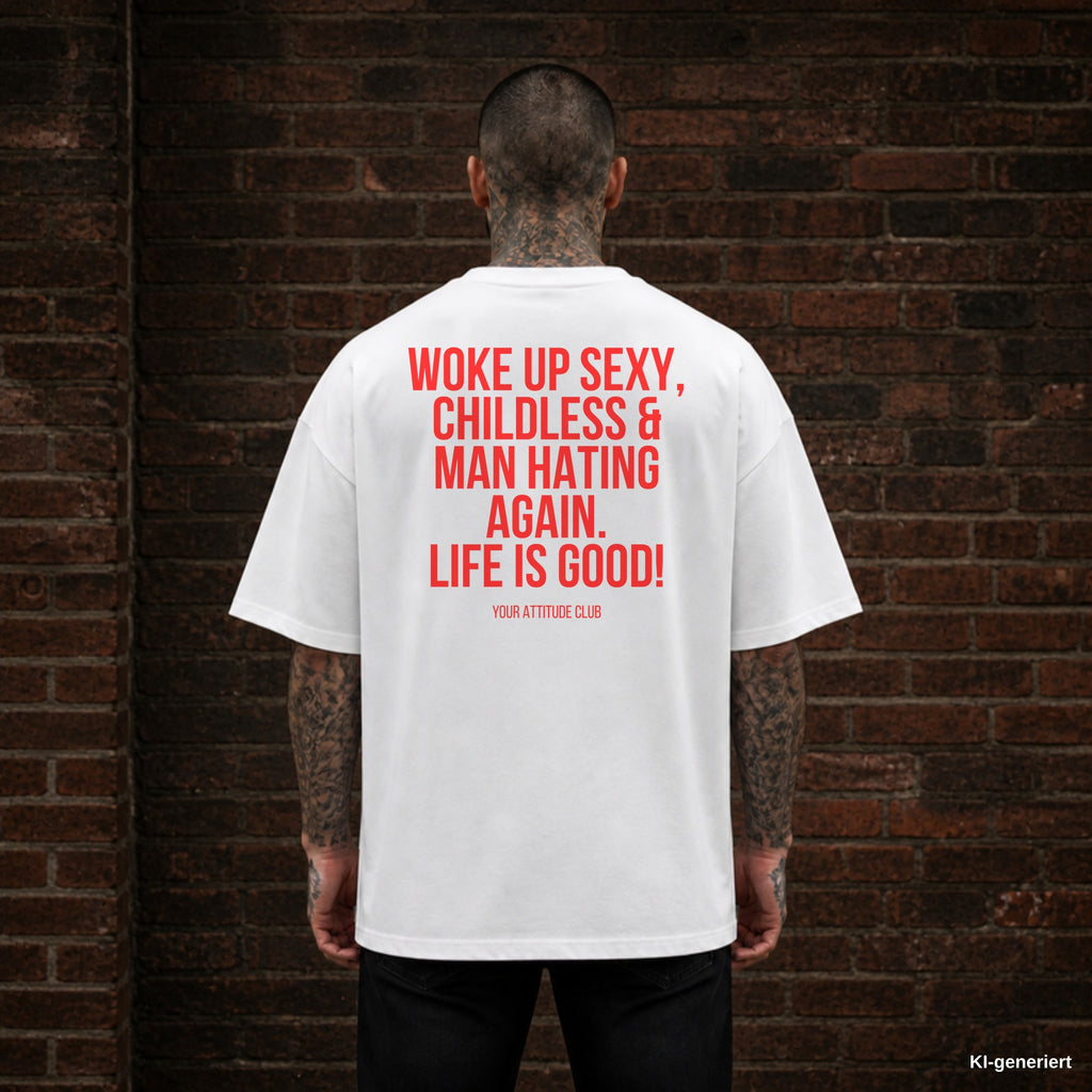 WOKE UP SEXY, CHILDLESS & MAN HATING AGAIN. LIFE IS GOOD! – weißes Oversize T-Shirt mit rotem Backprint, Herren